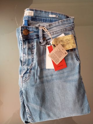 Pantalón vaquero azul claro skinny