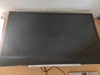 Televisión 32" Con SMART TV y 3 puertos USB