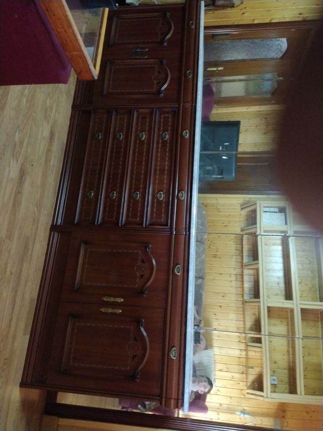 Mueble aparador con espejo