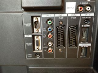 Televisor Sharp de 37 pulgadas