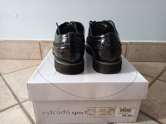 Scarpe sportive eleganti 