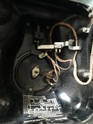 Teléfono de baquelita de pared de 1940