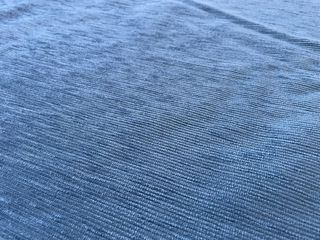 Mesa con cristal, traje y 2 sillas