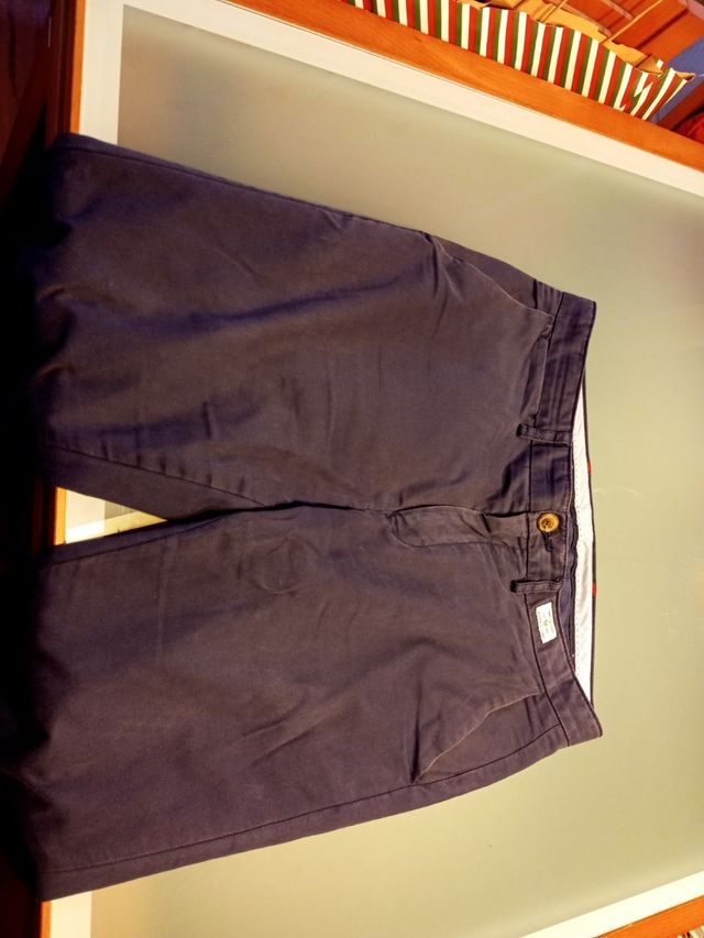 Pantalón chino azul. Tommy Hilfiger