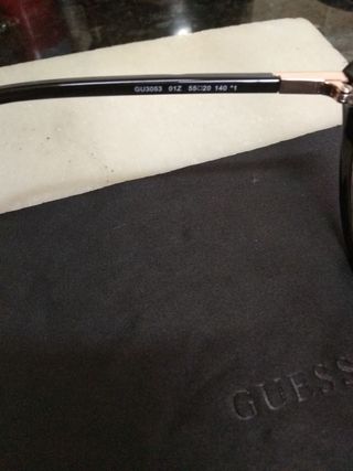 Gafas Guess.