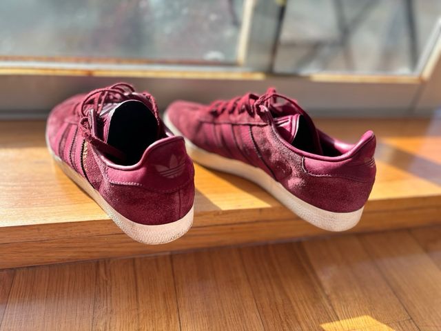 Zapatillas Adidas Gazelle burdeos granate 39.5