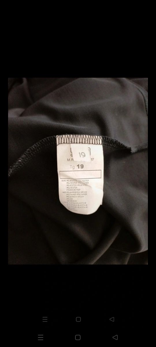 Blusa nera con maniche 3/4