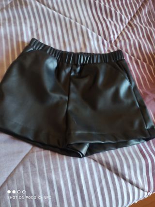 Pantalón corto polipiel sin estrenar