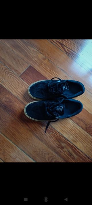 Zapatillas Nike. Regalo zapatillas Asics o crocks