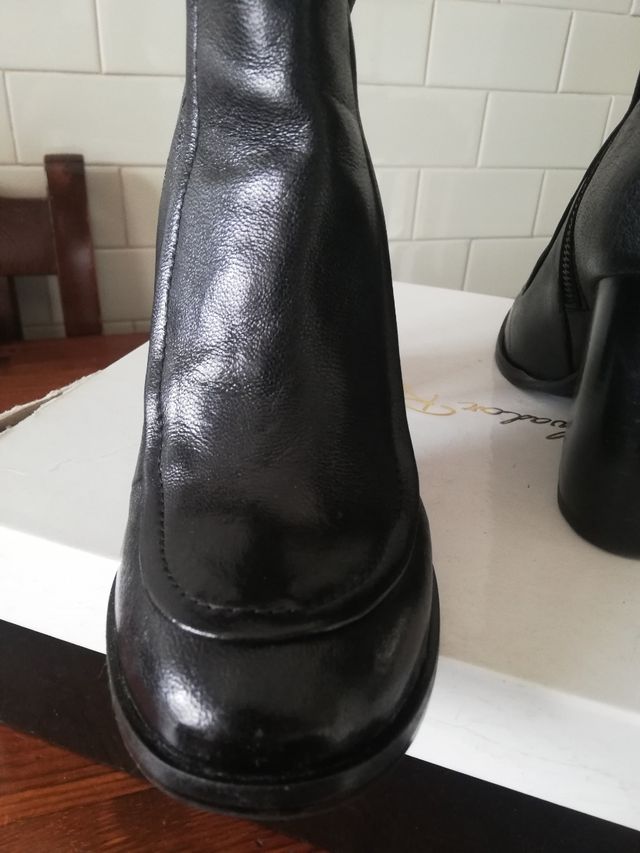 Tronchetto nero di pelle 35 marca Salvador