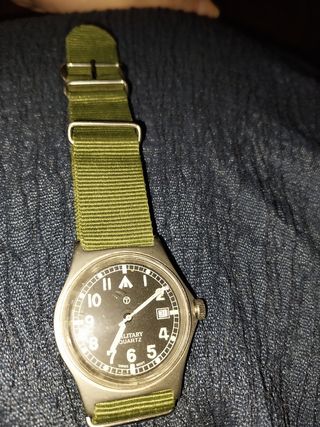 Reloj militar MWC
