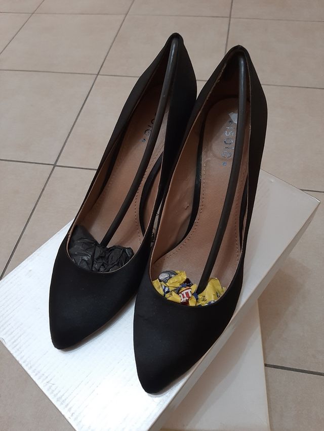 Décolleté in raso con tacco 10cm