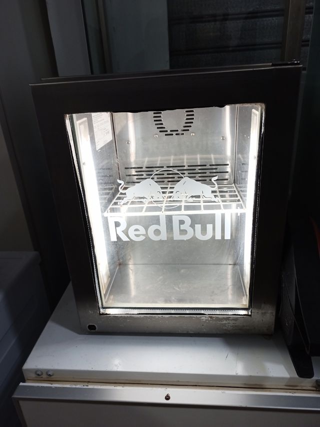 Frigorífico Red Bull