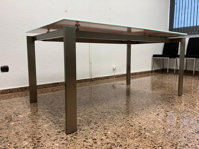 Mesa de oficina en cristal templado extensible