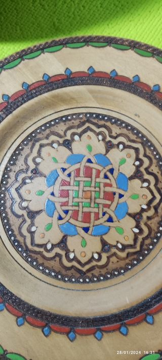 Plato decorativo de madera