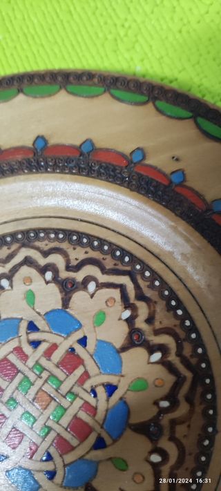 Plato decorativo de madera