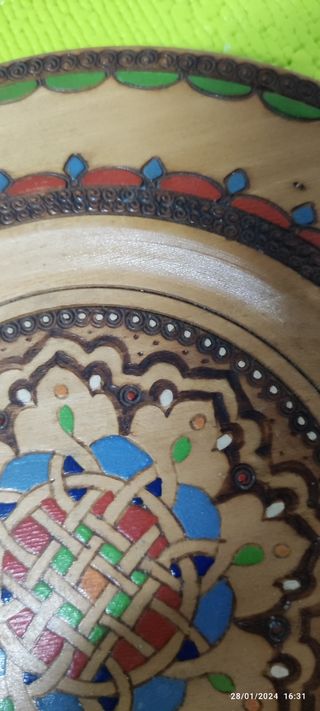 Plato decorativo de madera