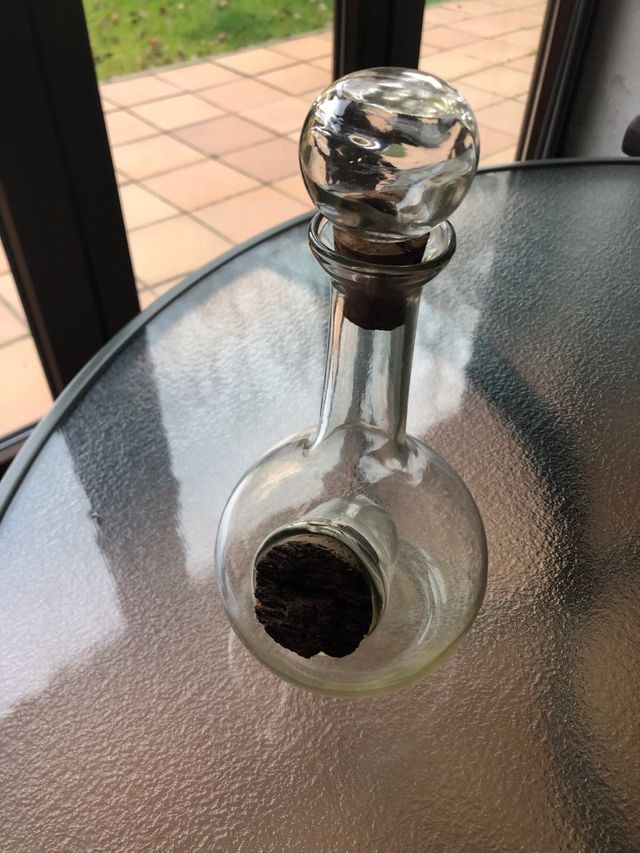 Botellas antiguas con recipiente para hielo