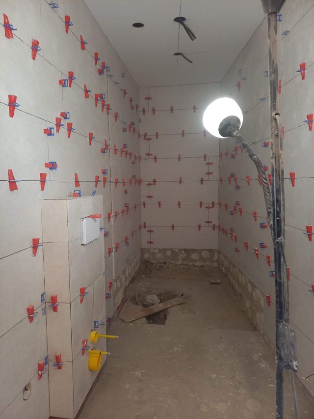 Albañil pintura,mantenimiento piscinas anual.