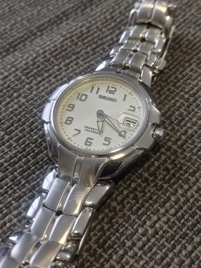 Seiko calendario perpetuo 8F32 100m hombre
