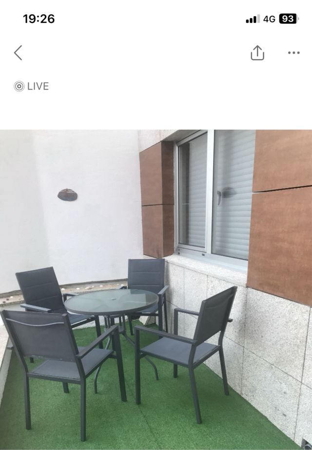 Mesa y sillas jardín