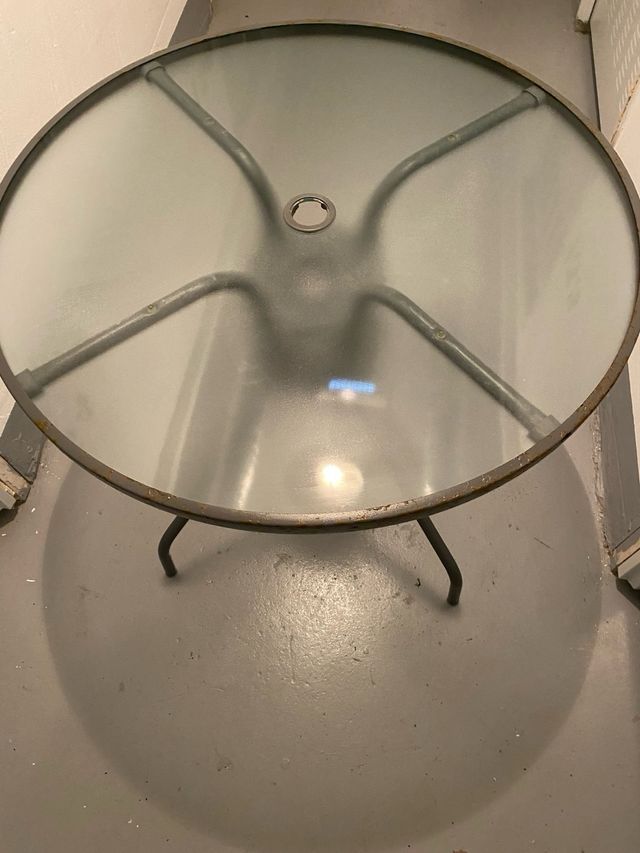 Mesa y sillas jardín