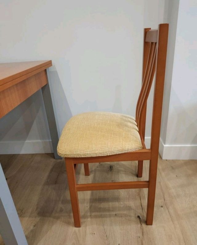 Mesa extensible y 4 sillas