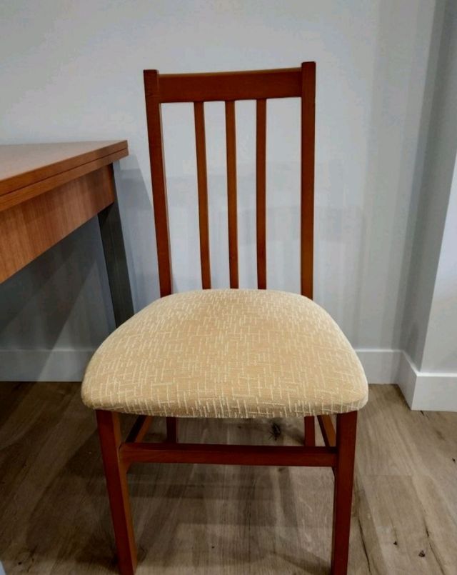 Mesa extensible y 4 sillas