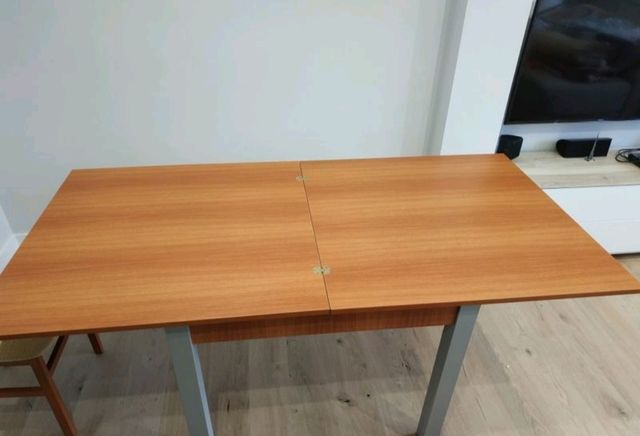 Mesa extensible y 4 sillas