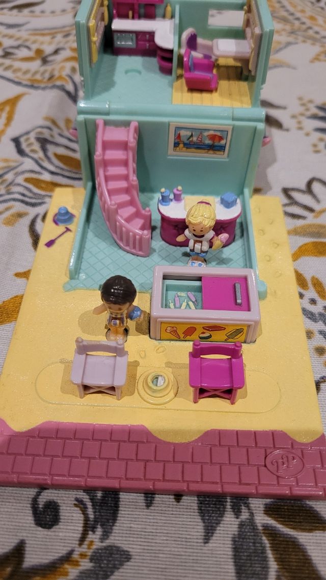 Polly pocket beach cafe