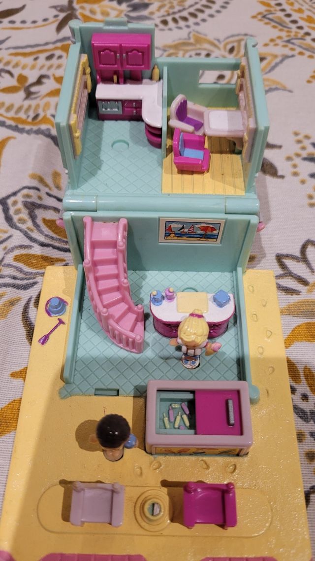 Polly pocket beach cafe