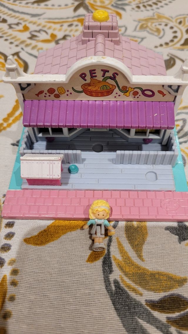 Polly pocket pet store