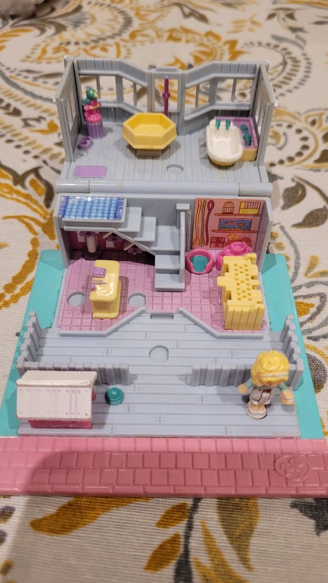 Polly pocket pet store