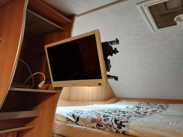 Televisión 12v con soporte