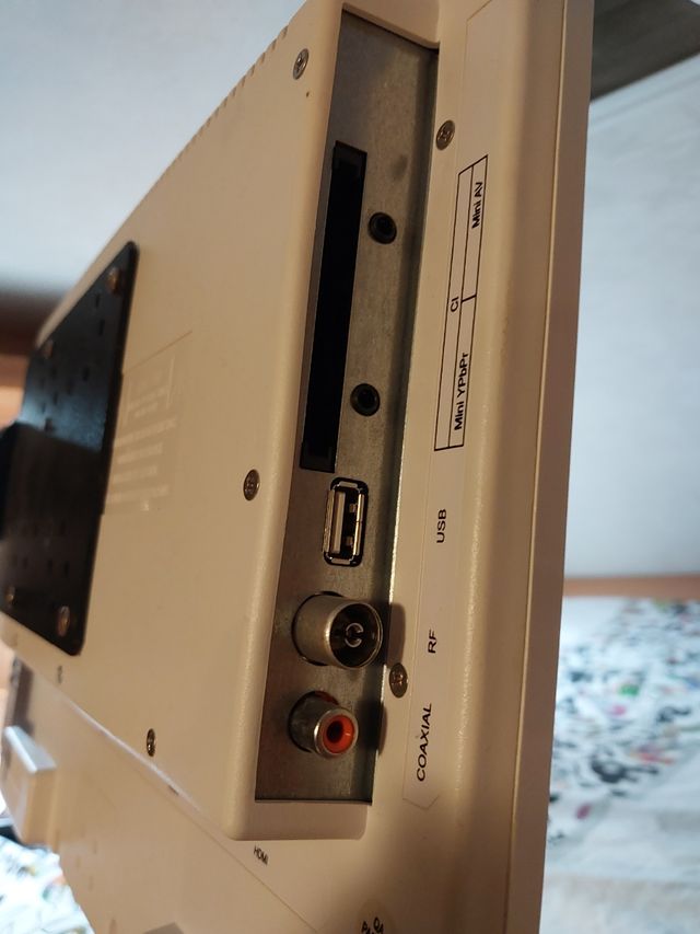 Televisión 12v con soporte