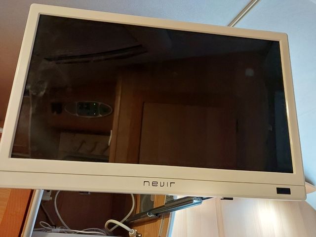 Televisión 12v con soporte