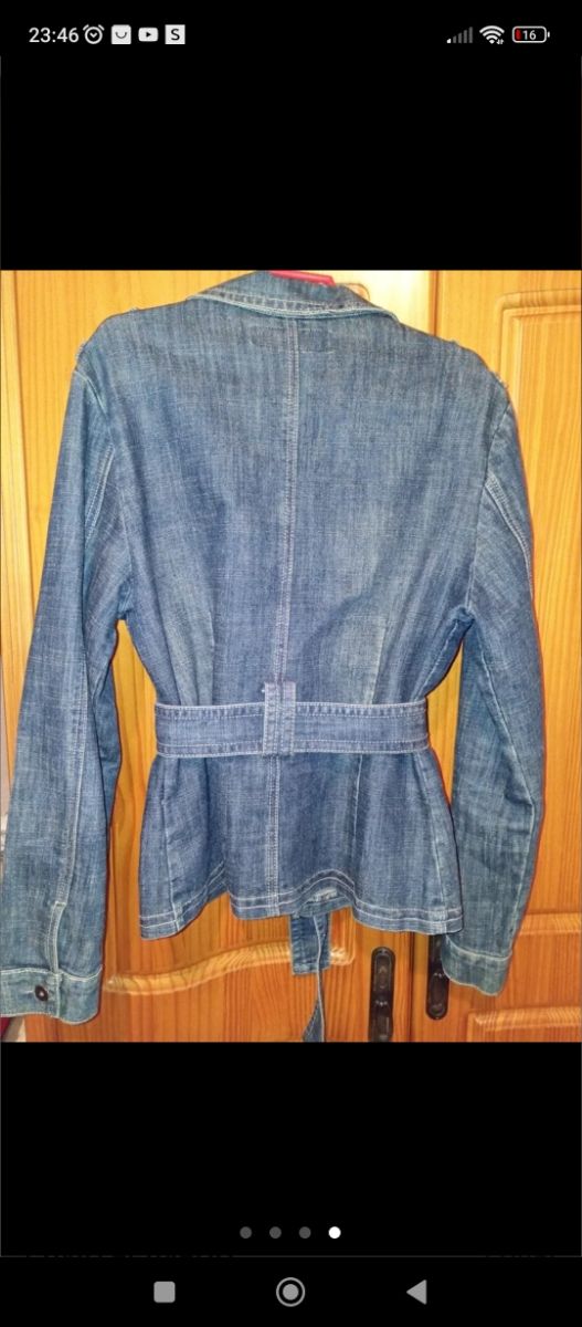 Chaqueta vaquera entallada