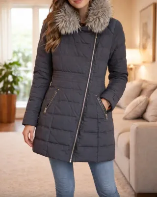 Cazadora anorak plumas color marrón