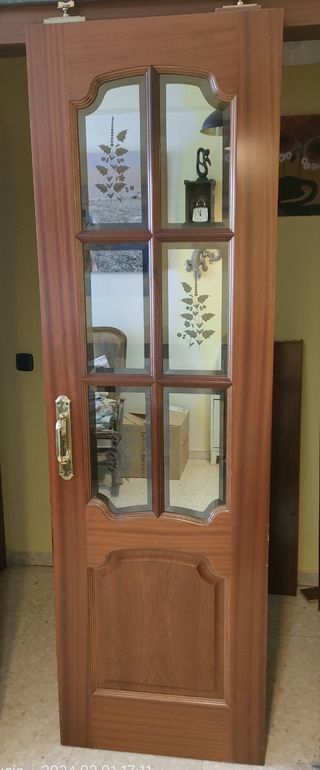 Puertas correderas salón madera