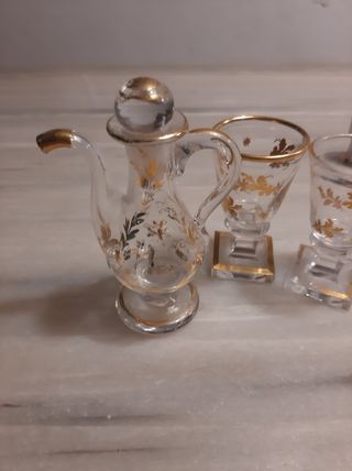 Antigua jarrita y 2 copas baccarat