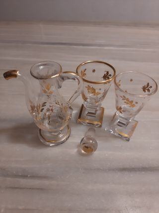 Antigua jarrita y 2 copas baccarat