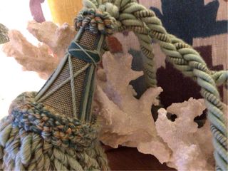 Abrazadera de cortina antigua