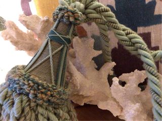 Abrazadera de cortina antigua