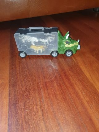 Camion dinosaurio transportar animales