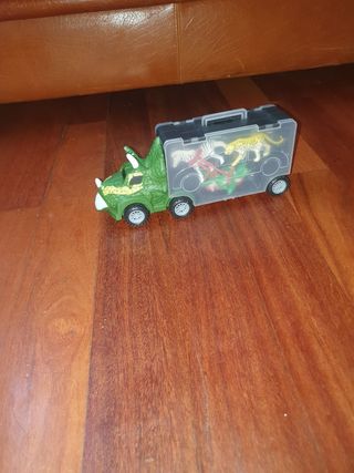 Camion dinosaurio transportar animales