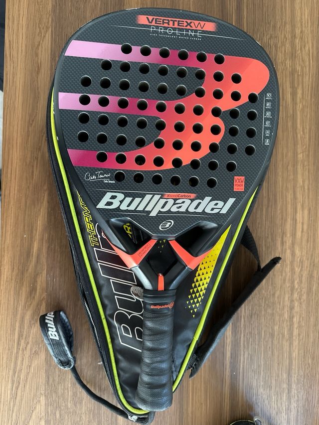 Pala padel bullpadel Cata Tenorio