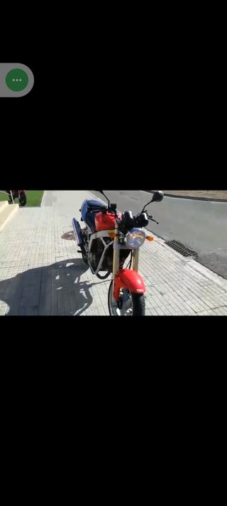 Hyosung comed 2'50cm y es carburación,da 30 cv