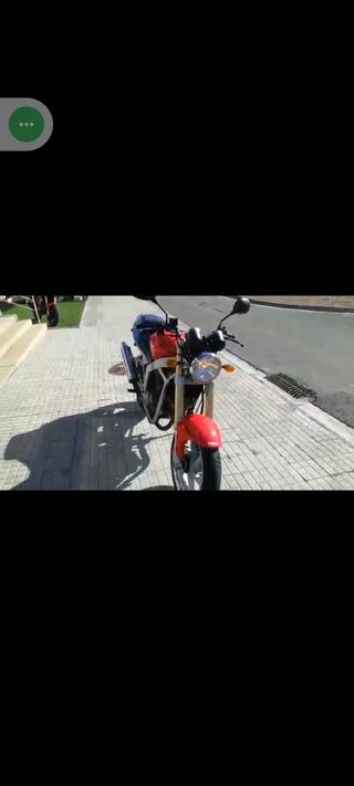 Hyosung comed 2'50cm y es carburación,da 30 cv