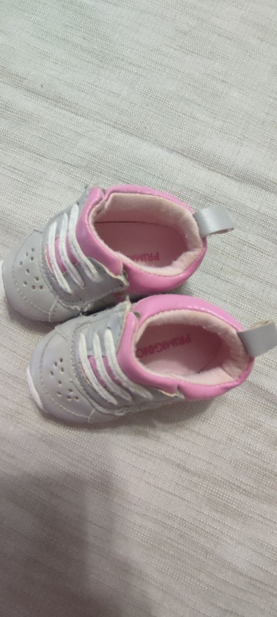 Scarpe neonata rosa
