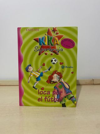 Kika Superbruja loca por el futbol